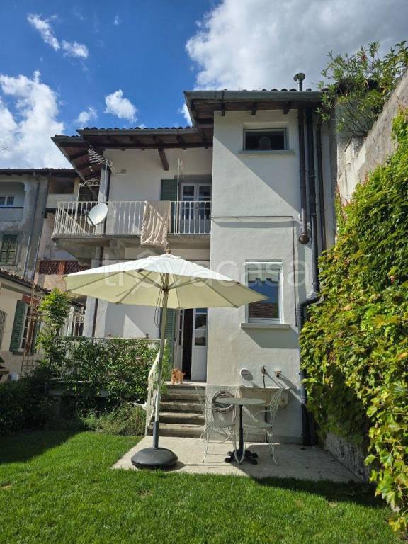 casa indipendente in vendita a Solto Collina