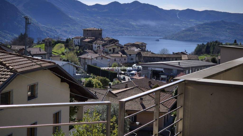 appartamento in vendita a Solto Collina