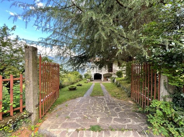 casa indipendente in vendita a Solto Collina