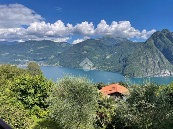 casa indipendente in vendita a Solto Collina