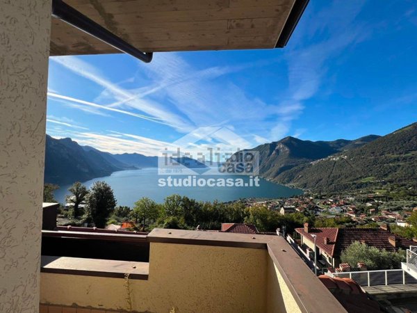 appartamento in vendita a Solto Collina