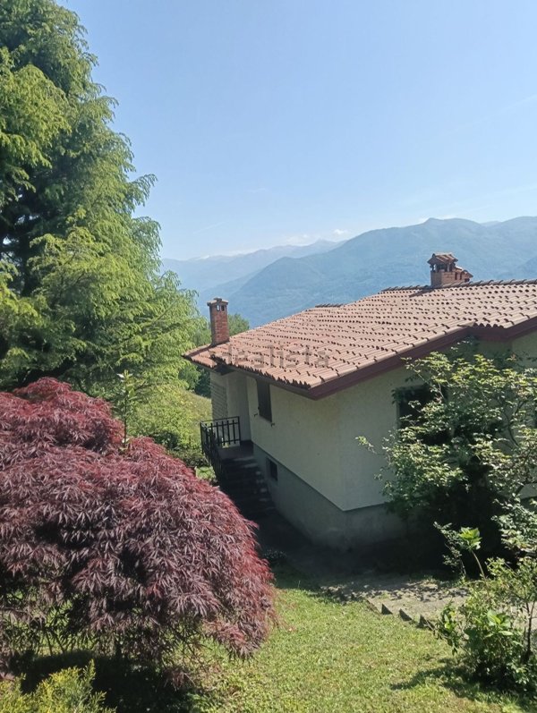 casa indipendente in vendita a Solto Collina