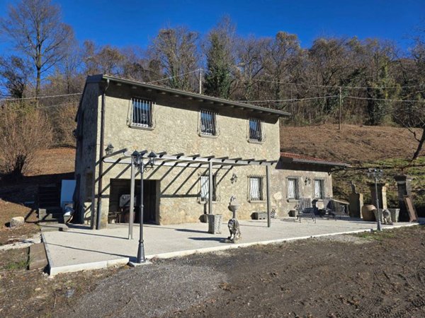 casa indipendente in vendita a Solto Collina