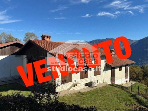casa indipendente in vendita a Solto Collina