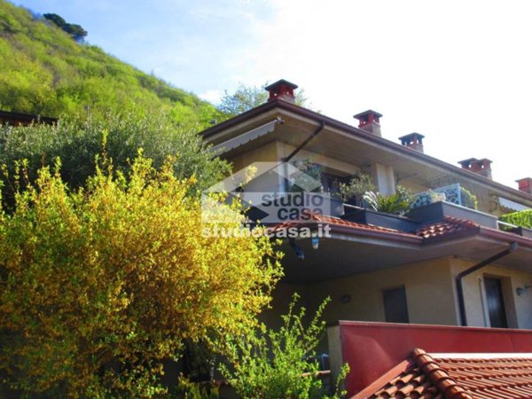 appartamento in vendita a Solto Collina