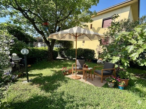 appartamento in vendita a Solto Collina