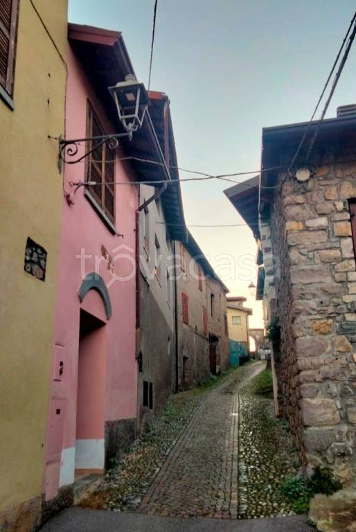 casa indipendente in vendita a Solto Collina
