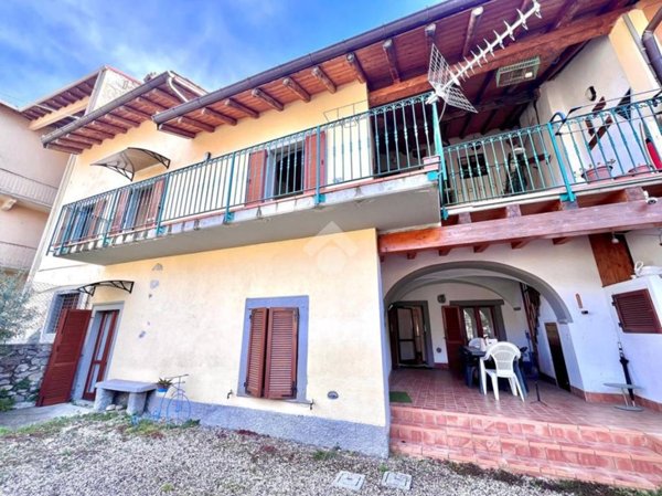 casa indipendente in vendita a Solto Collina