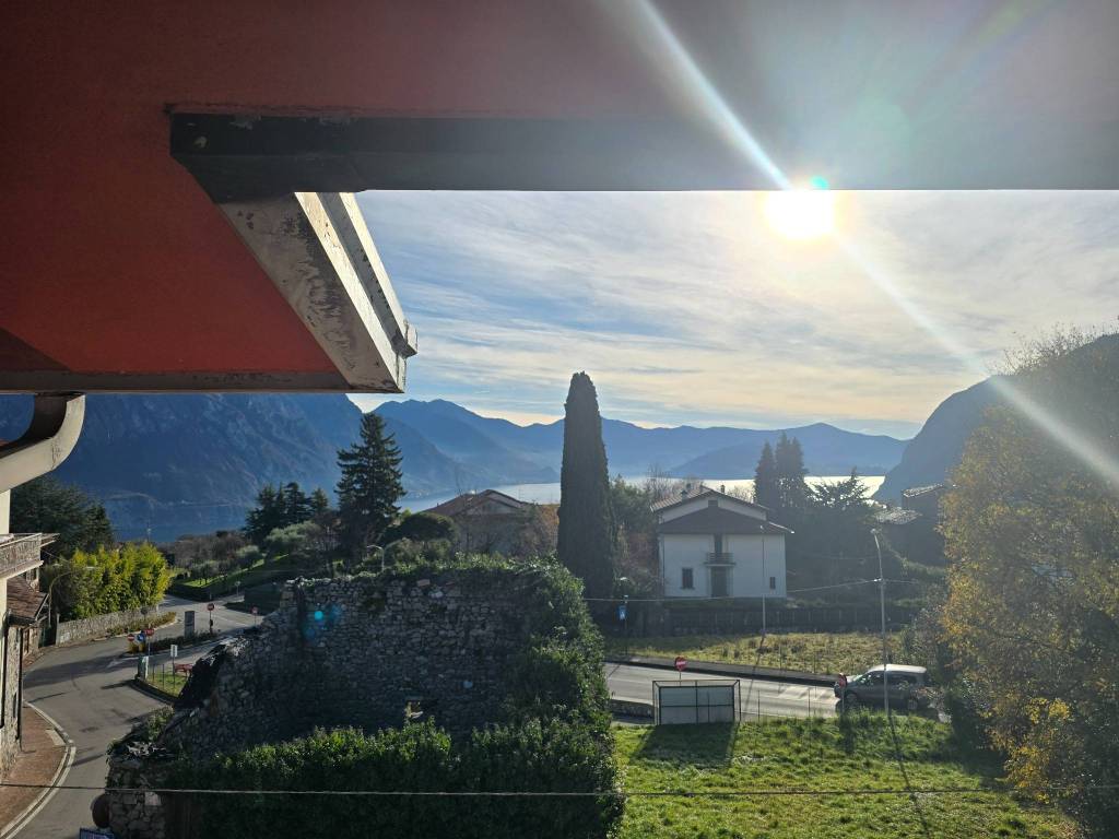 casa indipendente in vendita a Solto Collina