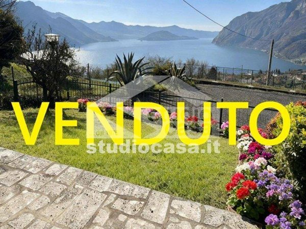 appartamento in vendita a Solto Collina