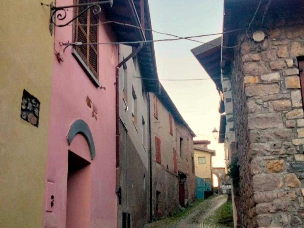 casa indipendente in vendita a Solto Collina