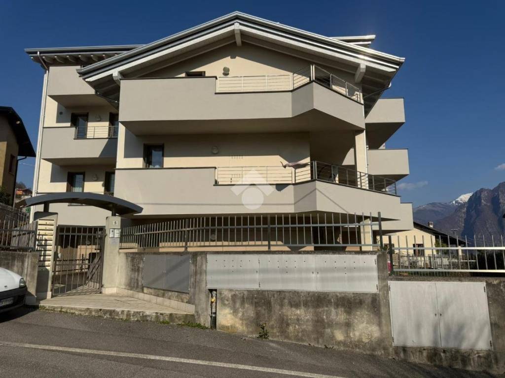appartamento in vendita a Solto Collina