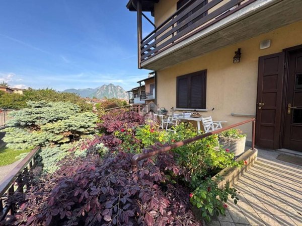 casa indipendente in vendita a Solto Collina