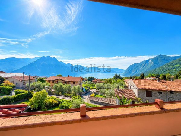 appartamento in vendita a Solto Collina