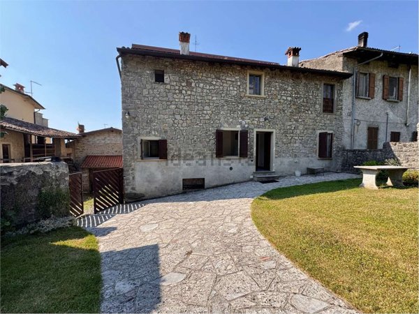 casa semindipendente in vendita a Solto Collina in zona Esmate