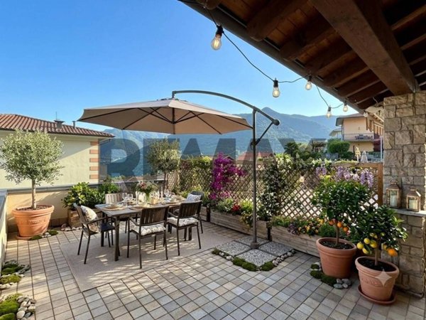 appartamento in vendita a Solto Collina in zona Esmate