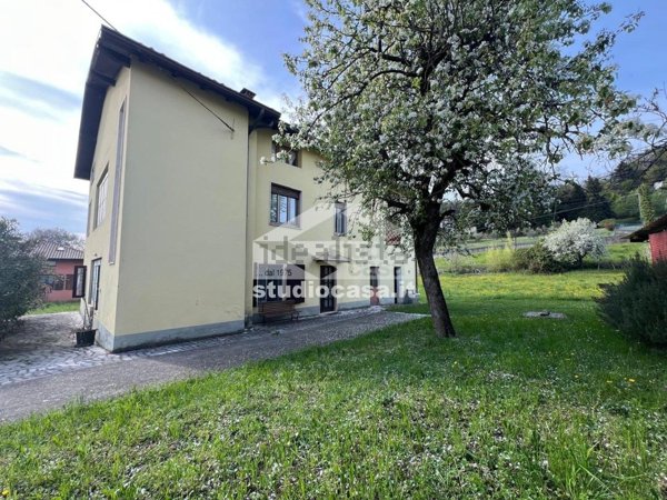 casa semindipendente in vendita a Solto Collina in zona Esmate