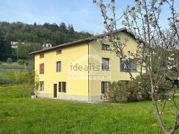 casa indipendente in vendita a Solto Collina in zona Esmate