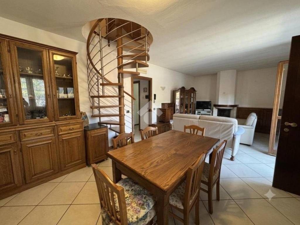appartamento in vendita a Solto Collina in zona Esmate