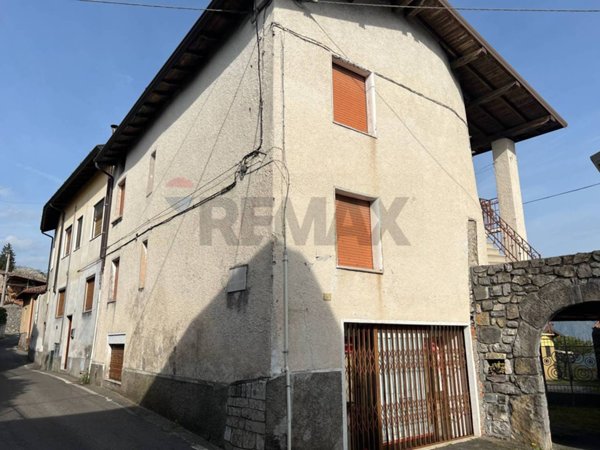 appartamento in vendita a Solto Collina in zona Esmate