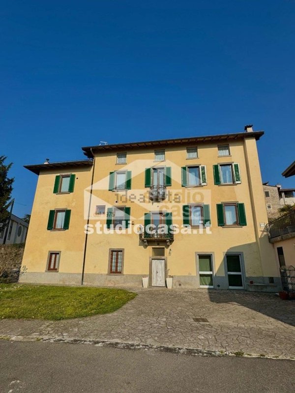 appartamento in vendita a Solto Collina in zona Esmate