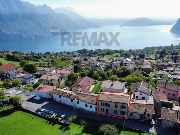 appartamento in vendita a Solto Collina in zona Esmate