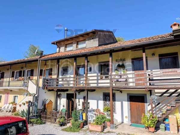 casa indipendente in vendita a Solto Collina in zona Esmate
