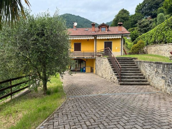 casa indipendente in vendita a Sorisole