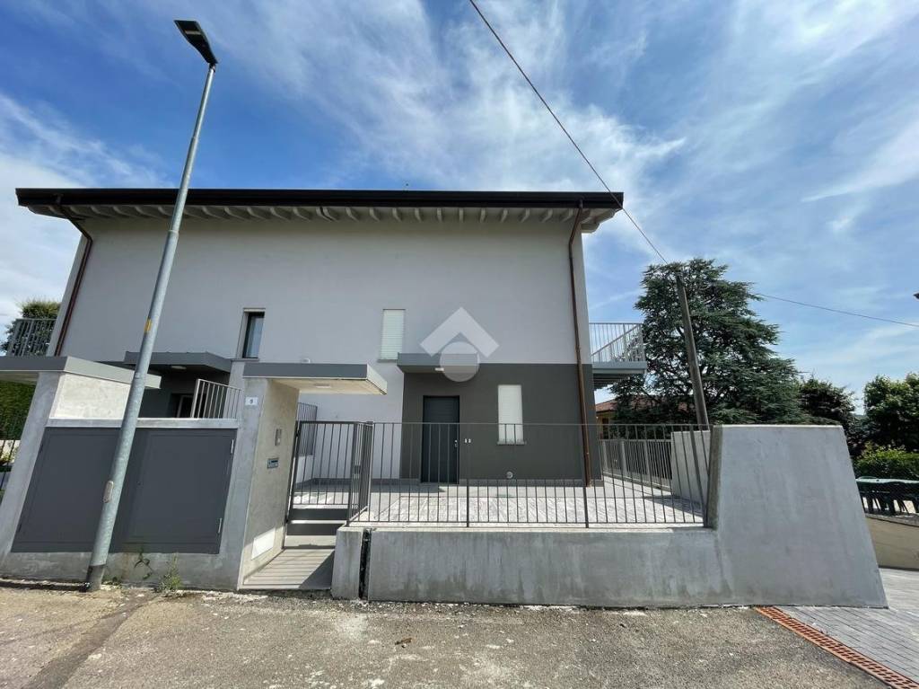 casa indipendente in vendita a Sorisole in zona Azzonica