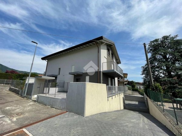 casa indipendente in vendita a Sorisole in zona Azzonica