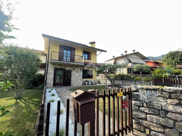 casa indipendente in vendita a Sorisole in zona Azzonica