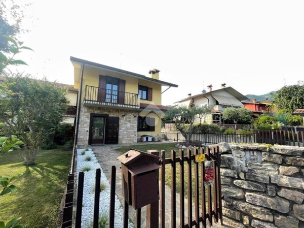 casa indipendente in vendita a Sorisole in zona Azzonica