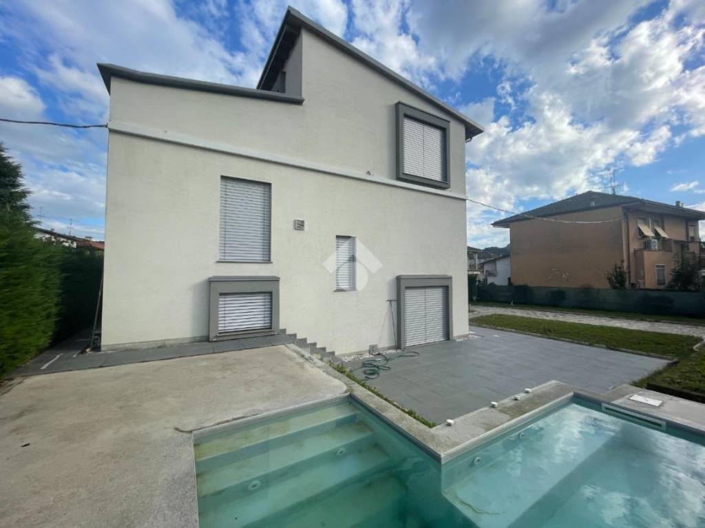 casa indipendente in vendita a Sorisole in zona Petosino