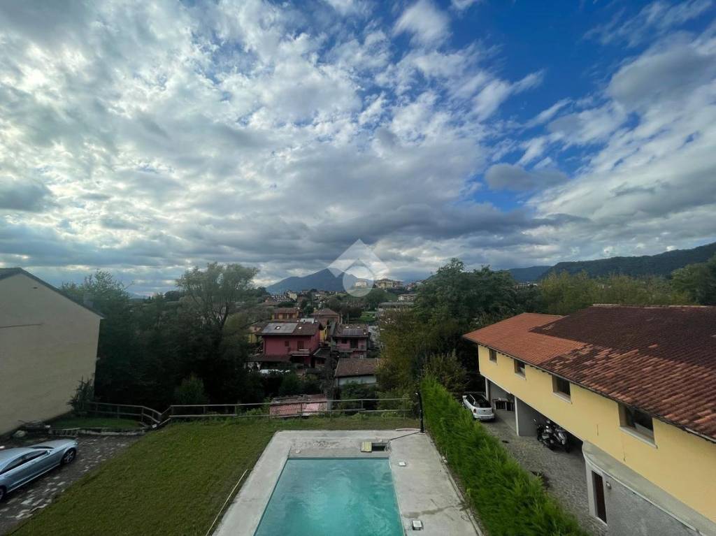 casa indipendente in vendita a Sorisole in zona Petosino