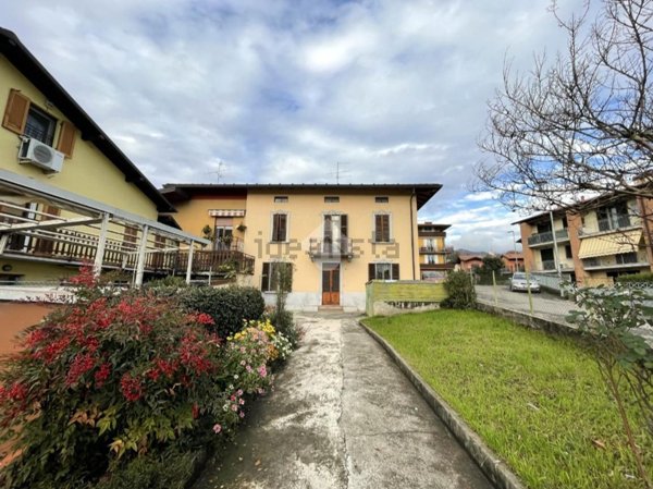 casa indipendente in vendita a Sorisole in zona Petosino