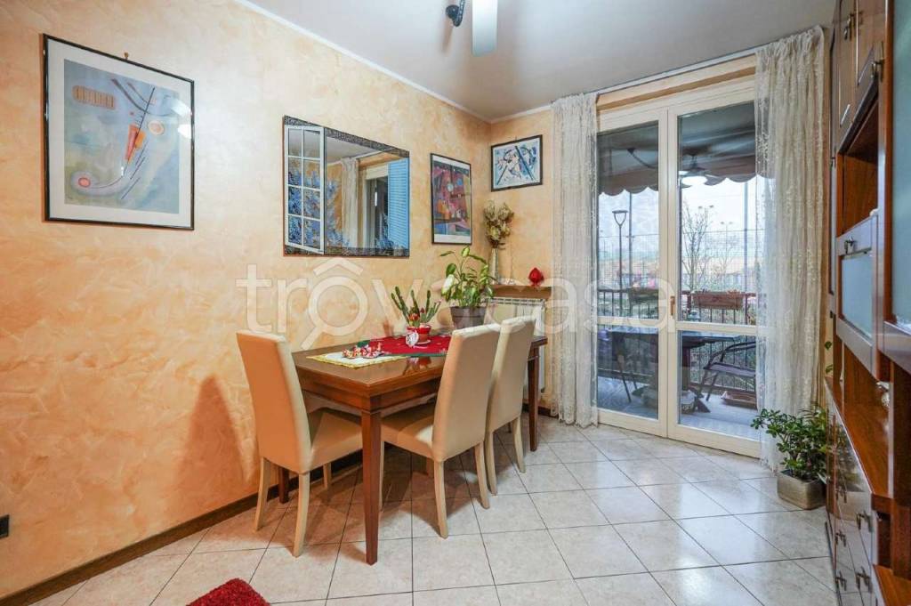 appartamento in vendita a Sotto il Monte Giovanni XXIII in zona Pratolongo