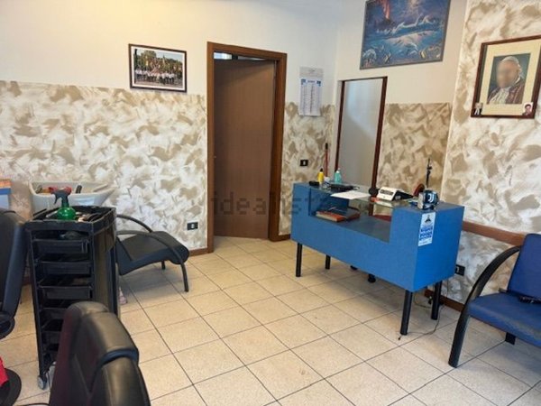 locale commerciale in vendita a Sotto il Monte Giovanni XXIII in zona Pratolongo