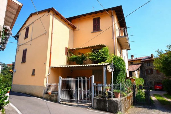 quadrivano in vendita a Sotto il Monte Giovanni XXIII in zona Pratolongo