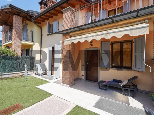casa indipendente in vendita a Sotto il Monte Giovanni XXIII in zona Pratolongo