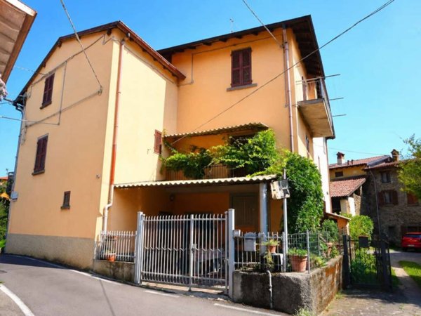 casa indipendente in vendita a Sotto il Monte Giovanni XXIII in zona Pratolongo