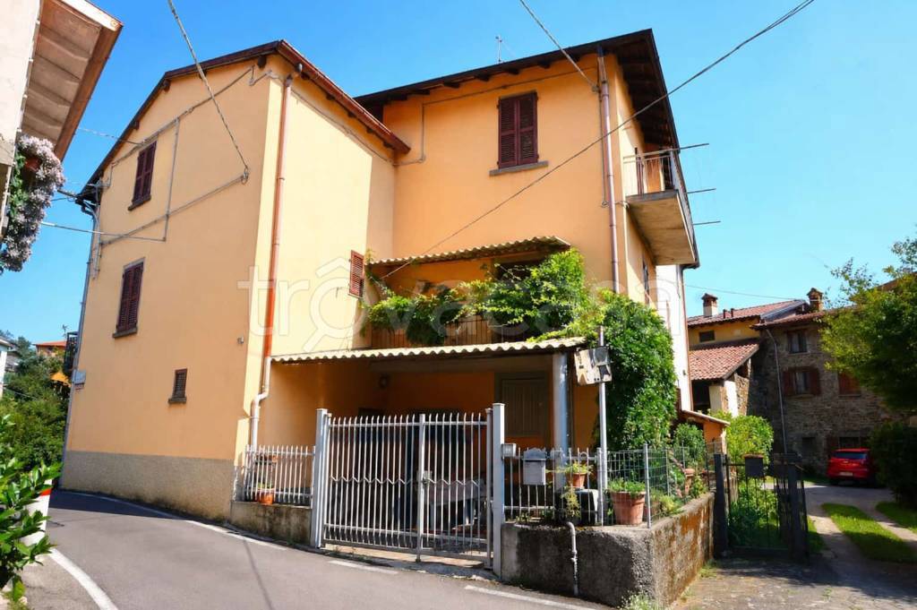 casa indipendente in vendita a Sotto il Monte Giovanni XXIII in zona Pratolongo