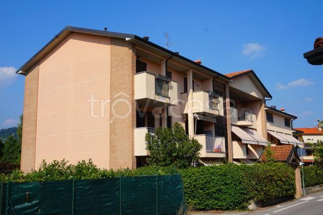 appartamento in vendita a Sotto il Monte Giovanni XXIII in zona Pratolongo