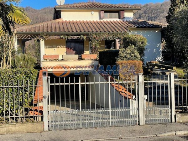 casa indipendente in vendita a Sotto il Monte Giovanni XXIII in zona Pratolongo