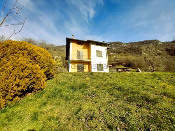 casa indipendente in vendita a Sovere in zona Piazza