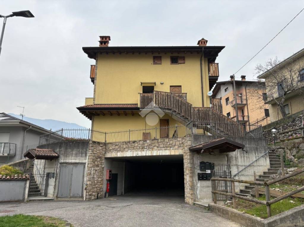 appartamento in vendita a Sovere in zona Piazza