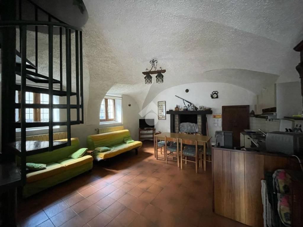 appartamento in vendita a Sovere in zona Sellere