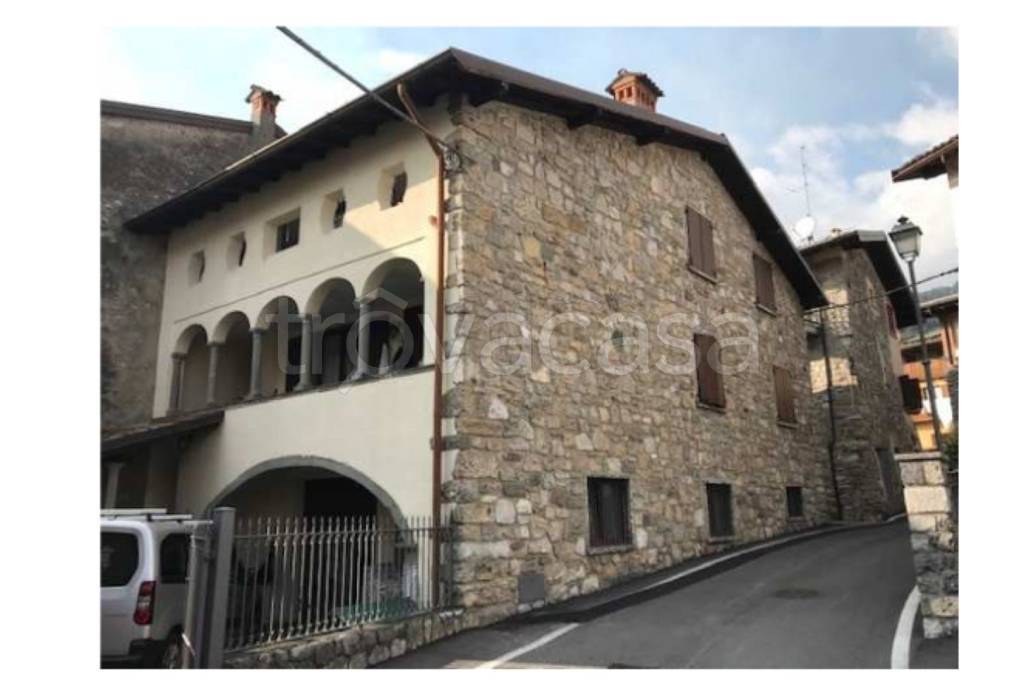 appartamento in vendita a Sovere in zona Piazza