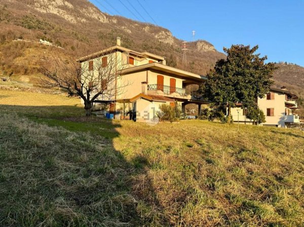casa indipendente in vendita a Sovere in zona Sellere
