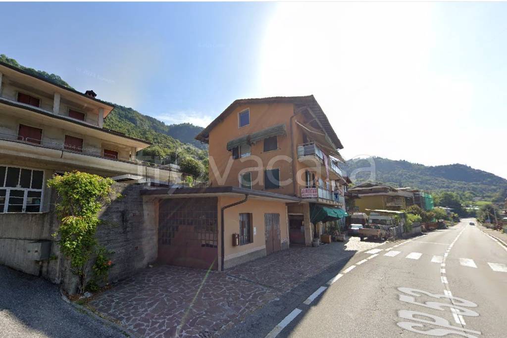 negozio in vendita a Sovere in zona Piazza