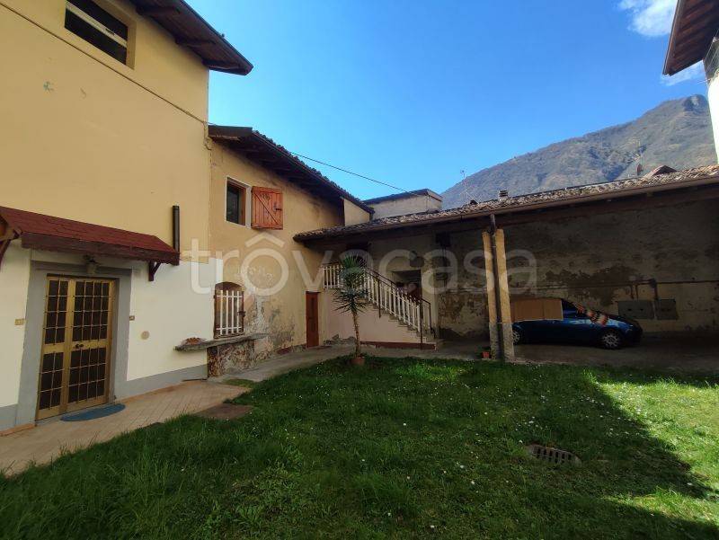 casa indipendente in vendita a Sovere in zona Piazza